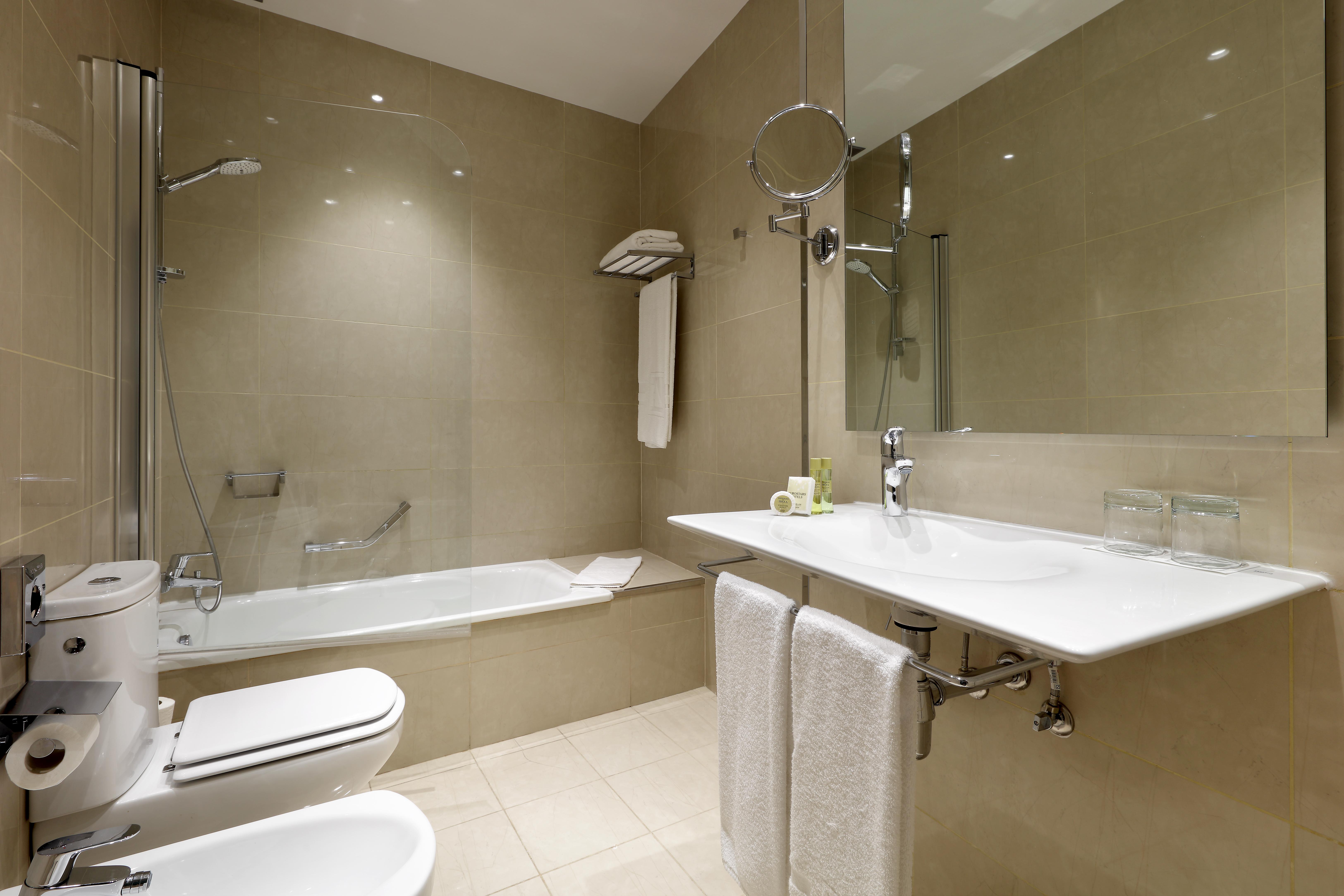 Eurostars Regina Hotel Sevilla Bagian luar foto