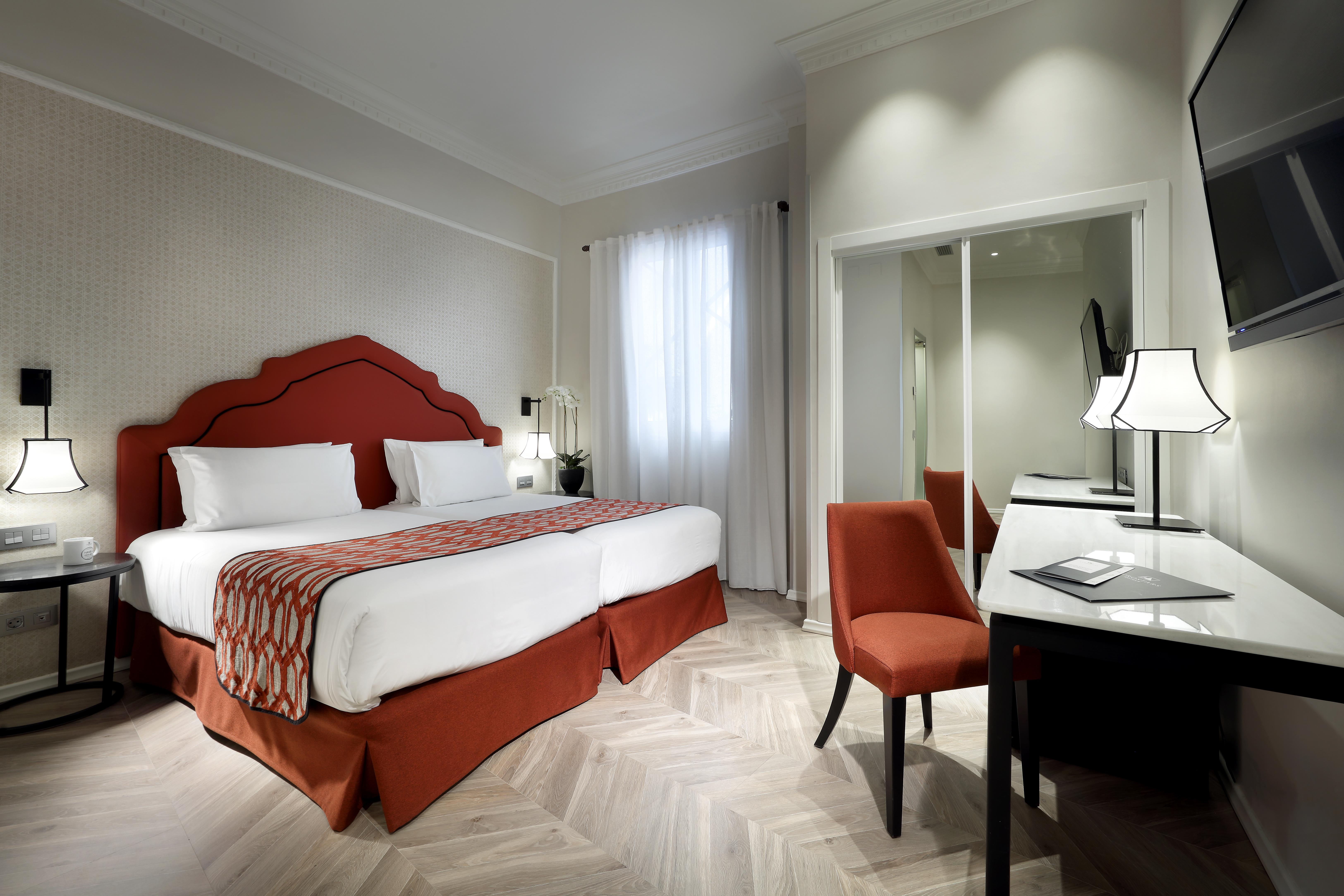 Eurostars Regina Hotel Sevilla Bagian luar foto