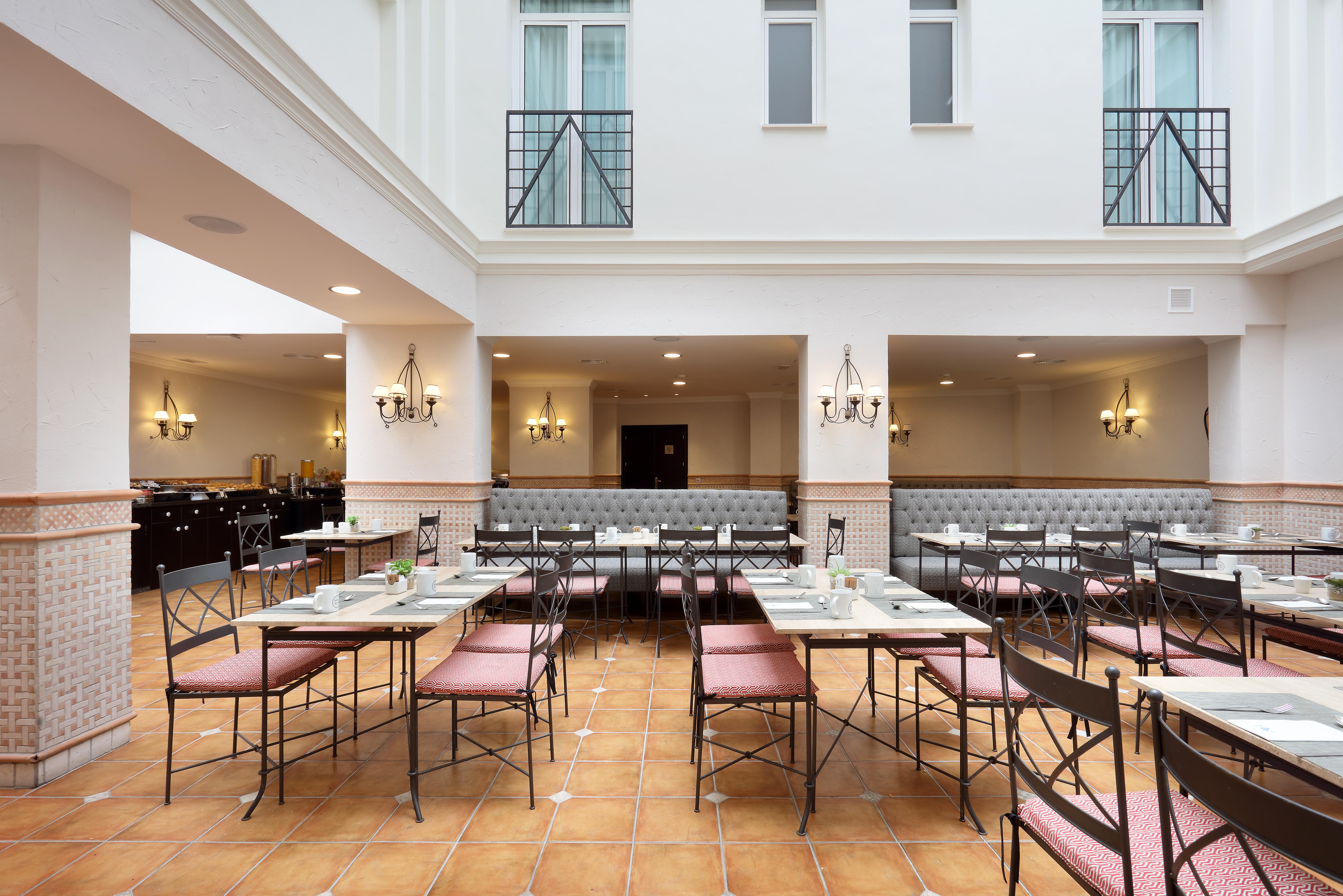 Eurostars Regina Hotel Sevilla Bagian luar foto