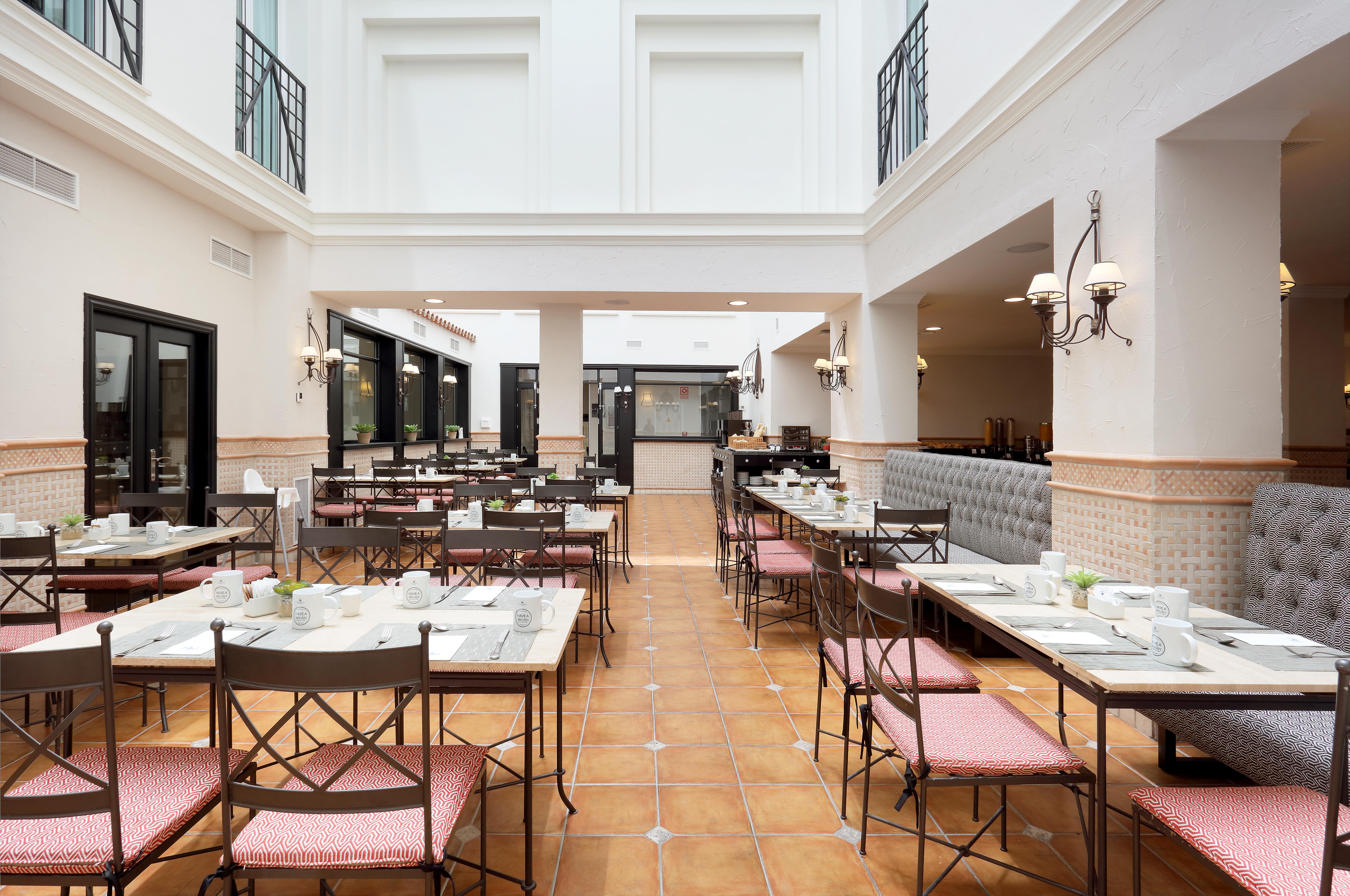 Eurostars Regina Hotel Sevilla Bagian luar foto