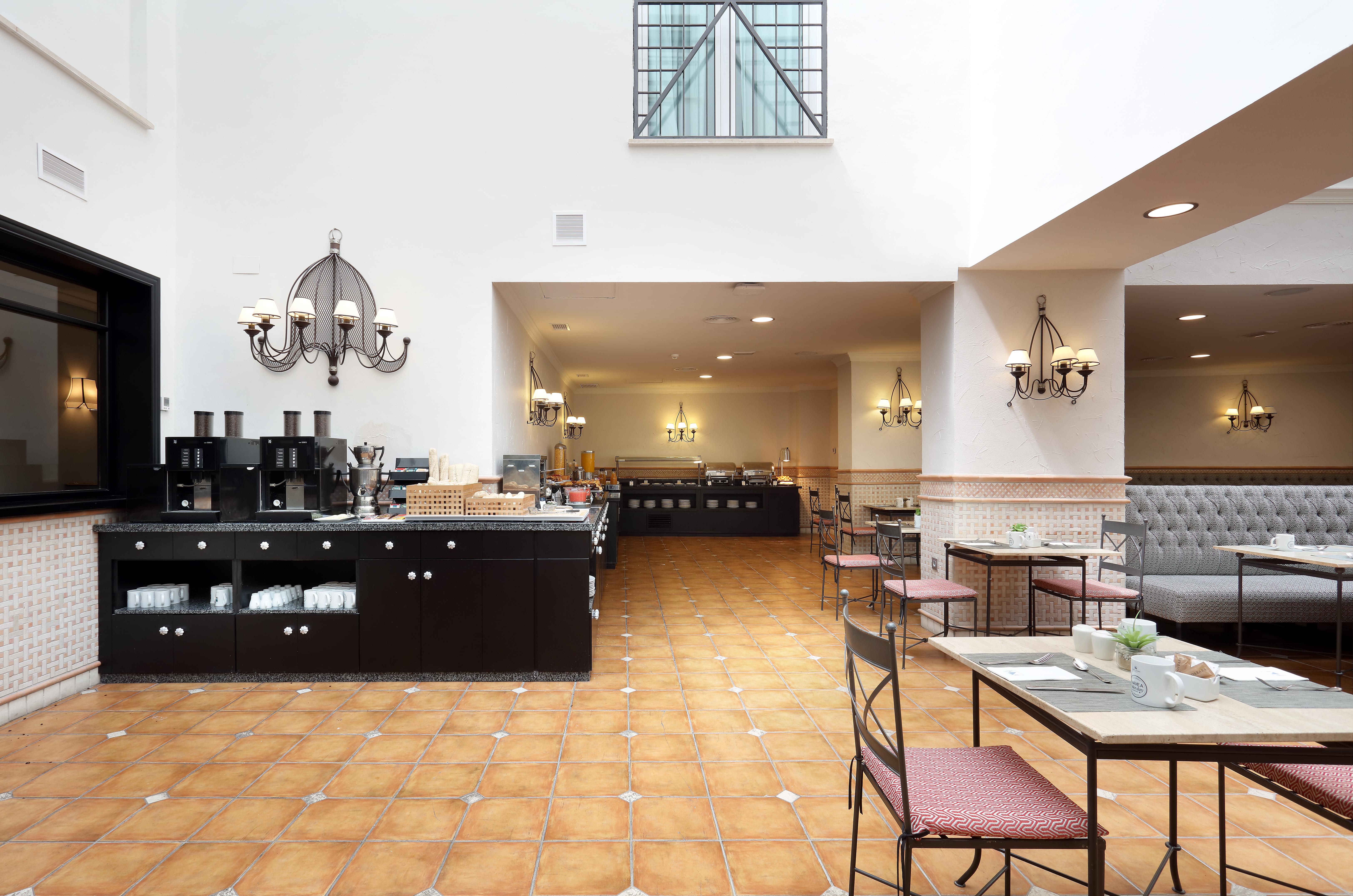 Eurostars Regina Hotel Sevilla Bagian luar foto