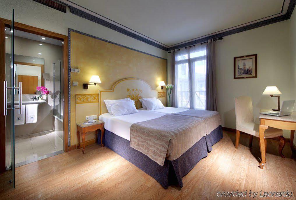 Eurostars Regina Hotel Sevilla Bagian luar foto