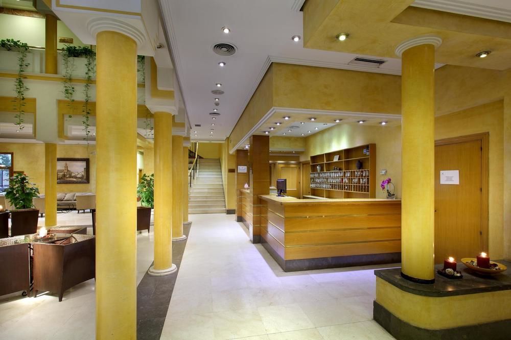 Eurostars Regina Hotel Sevilla Bagian luar foto
