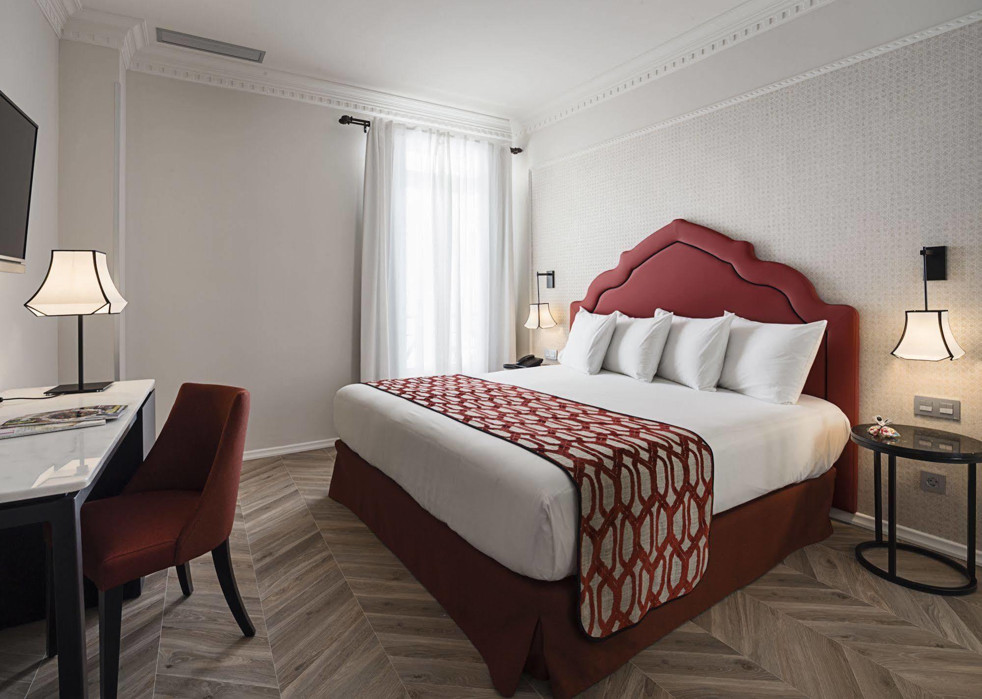 Eurostars Regina Hotel Sevilla Bagian luar foto