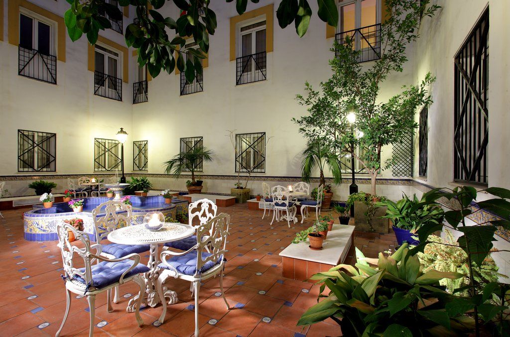Eurostars Regina Hotel Sevilla Bagian luar foto