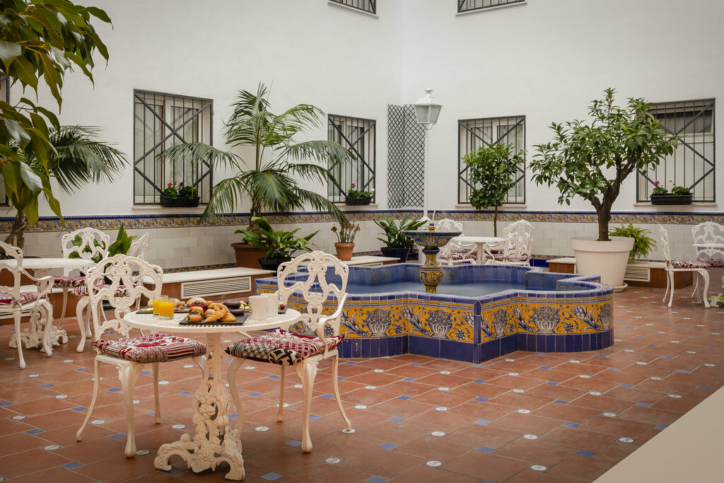 Eurostars Regina Hotel Sevilla Bagian luar foto