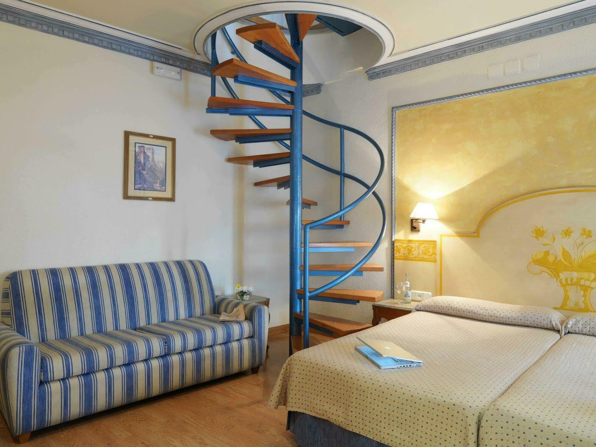 Eurostars Regina Hotel Sevilla Bagian luar foto
